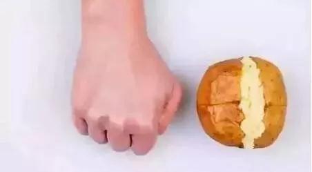 以拳头衡量食量