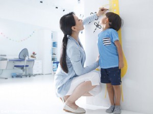 剖腹产后胸胀奶吸不完，剖腹产后孕妇能喝奶吗？