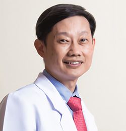 坤蔡医生(Dr.Kriengchai Sajjachareonpong)