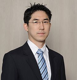 噢拉里医生(Dr.Orarig Mosiwong)